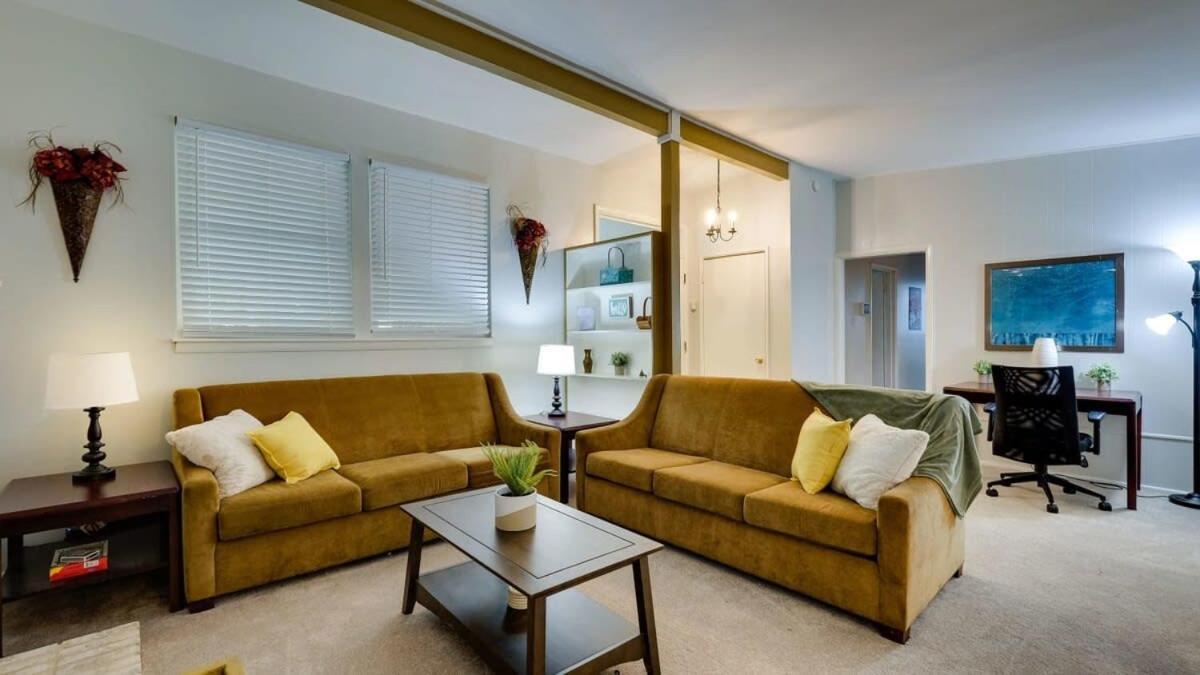 Halcyon Hangout-mins To Downtown-ping Pong-pets Сasa de vacaciones Savannah
