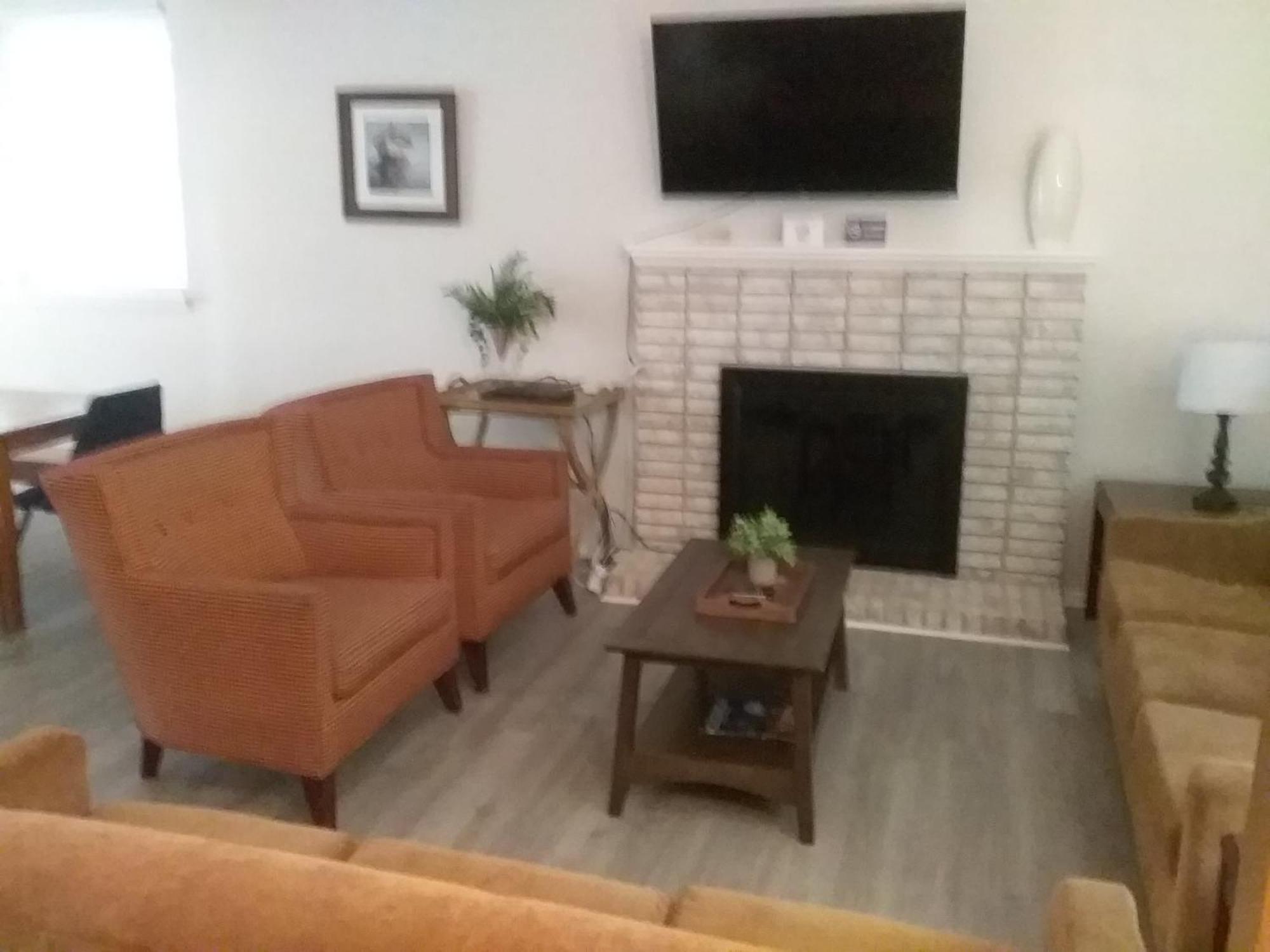 Halcyon Hangout-mins To Downtown-ping Pong-pets Сasa de vacaciones Savannah